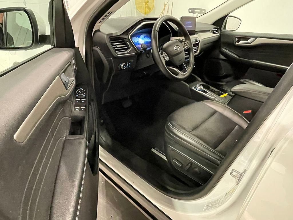 Used 2022 Ford Escape SEL w/ Technology Package image 18