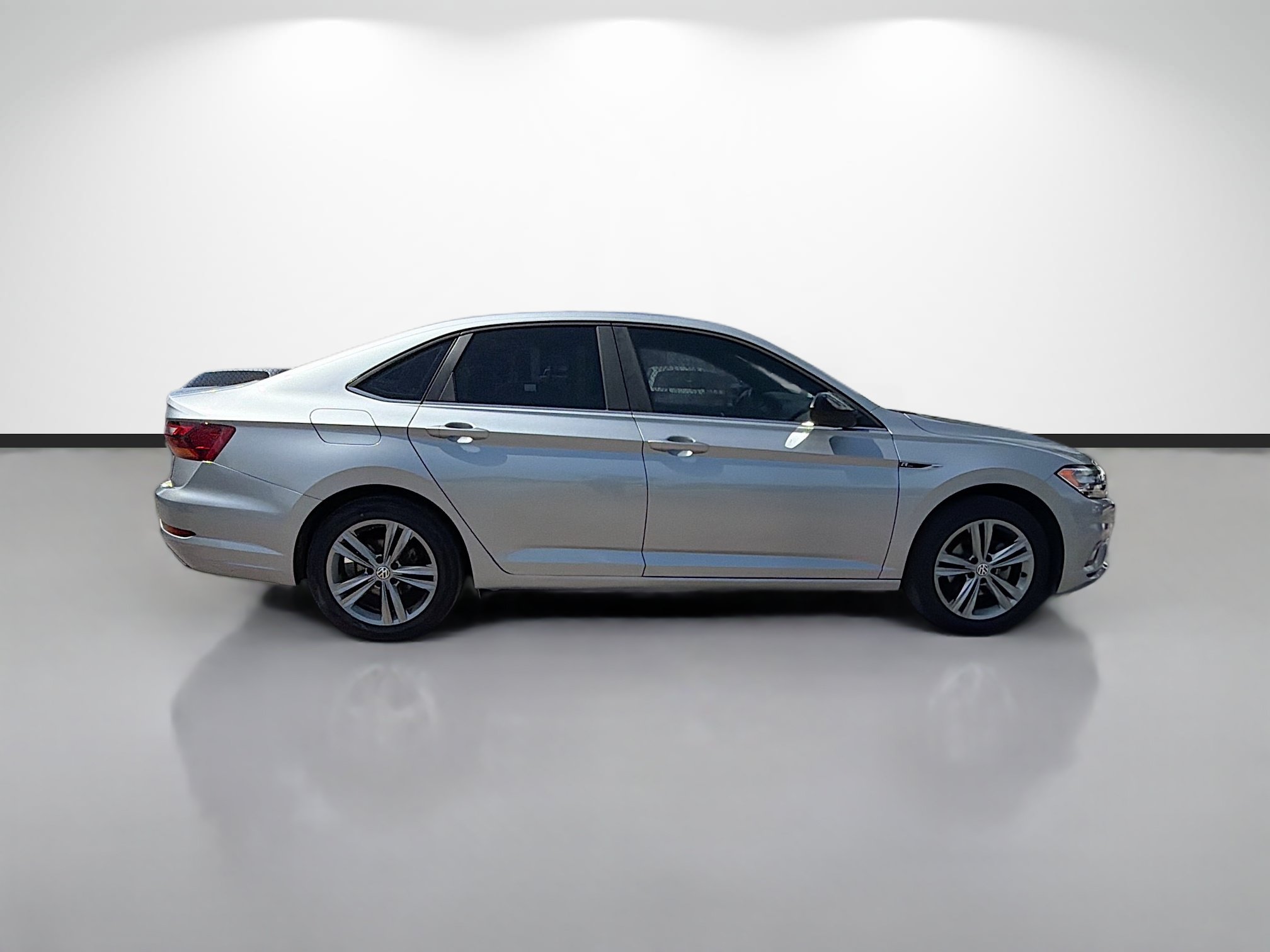 Used 2019 Volkswagen Jetta R-Line w/ R-Line Cold Weather Package FWD image 2
