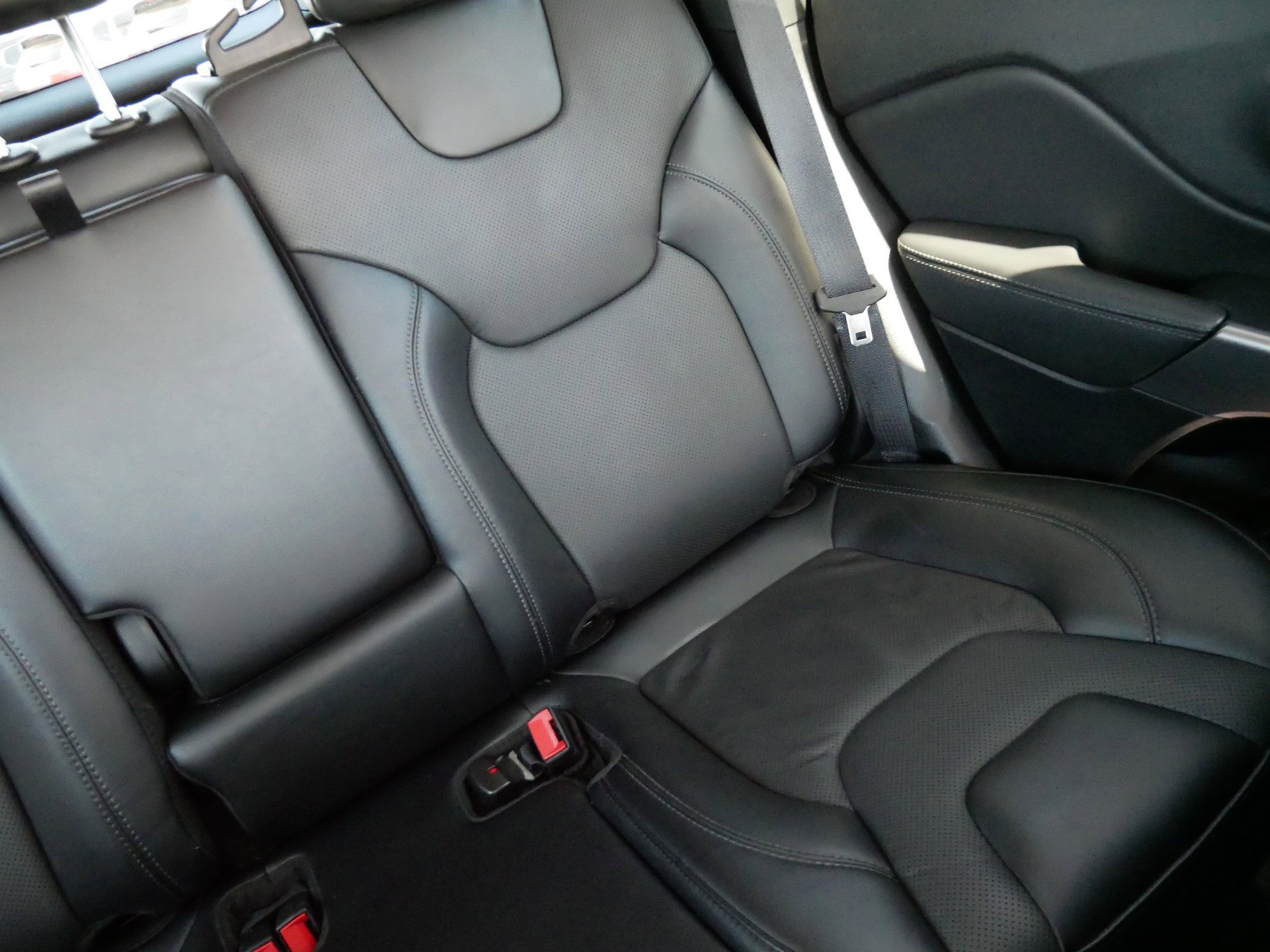 Used 2022 Jeep Cherokee Limited AWD/4WD image 14
