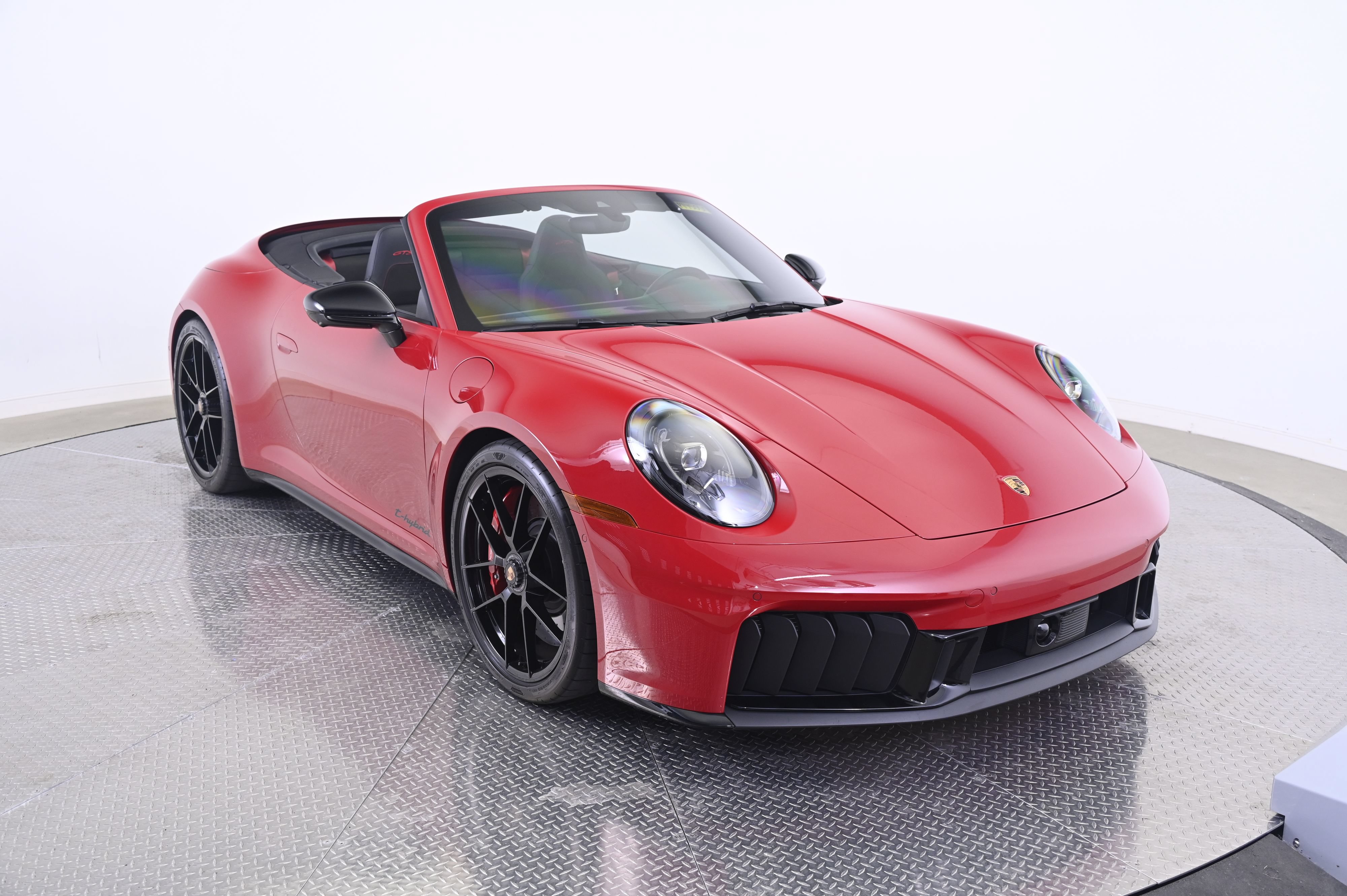 Certified 2025 Porsche 911 Carrera GTS RWD image 9