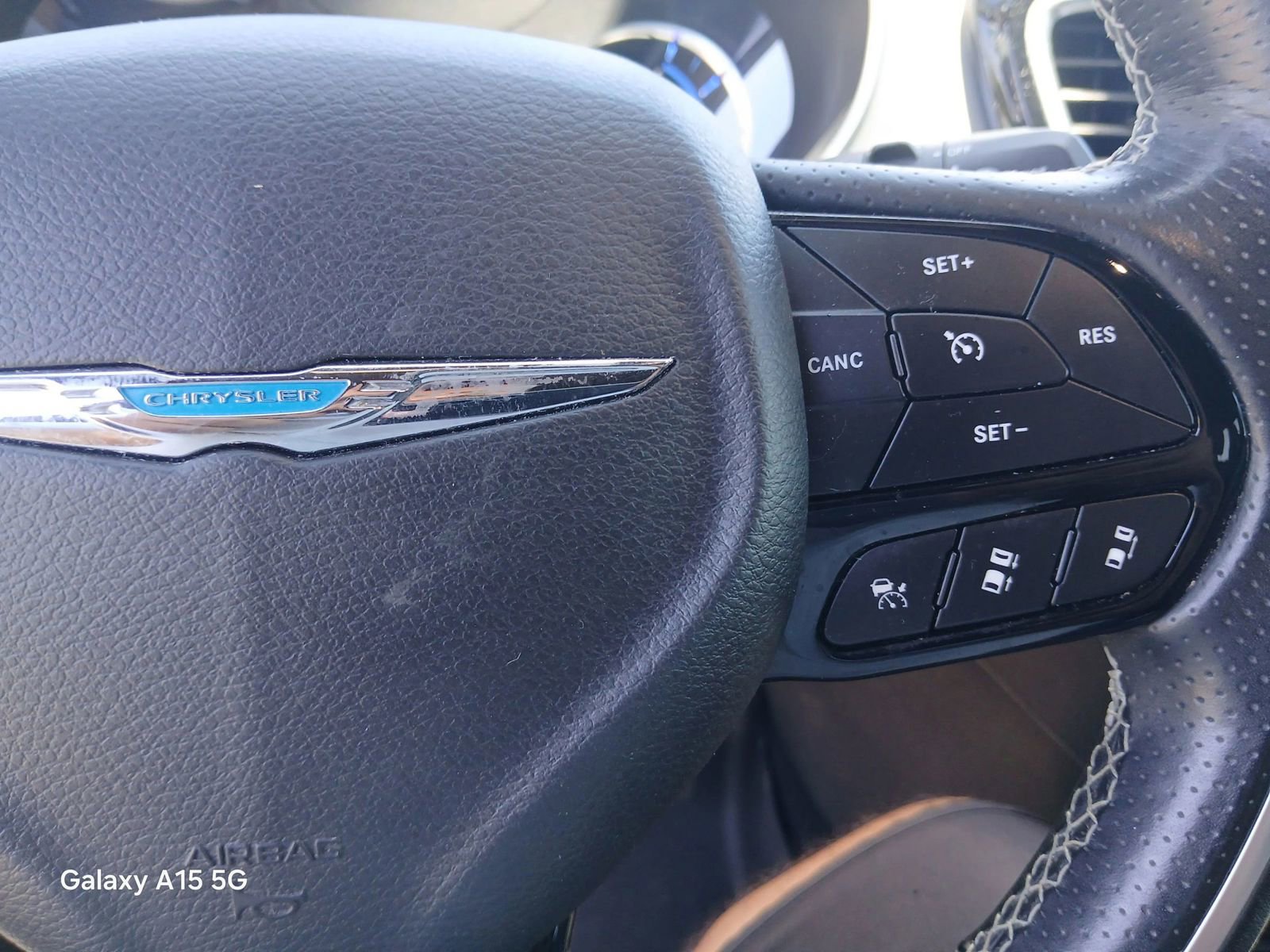 Used 2019 Chrysler Pacifica Limited w/ Advanced Safetytec Group FWD image 35