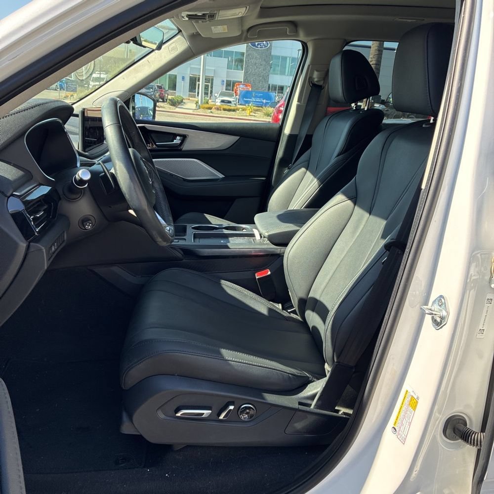 Used 2025 Acura MDX FWD image 2