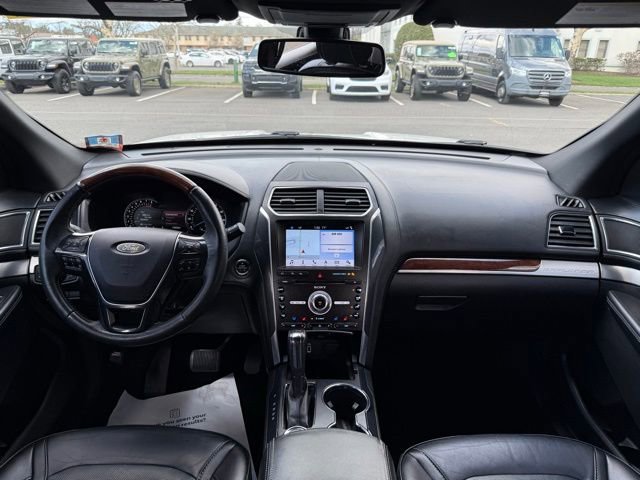 Used 2018 Ford Explorer Platinum image 34