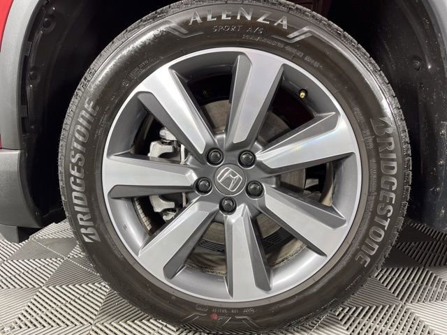 Used 2025 Honda Pilot Touring image 10