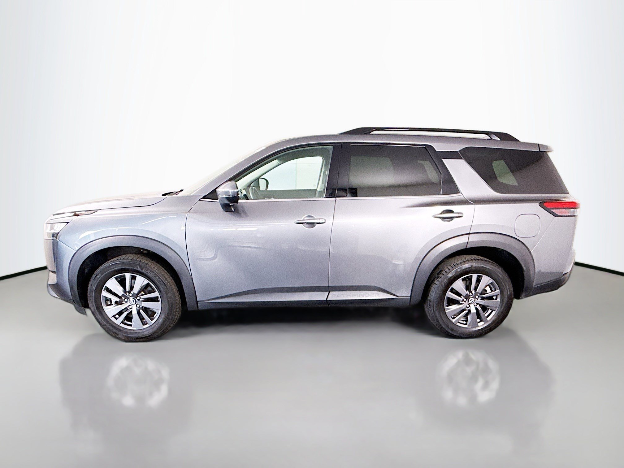 Used 2022 Nissan Pathfinder SV FWD image 6