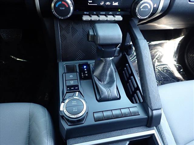 Certified 2025 Toyota Tacoma SR5 AWD/4WD image 18