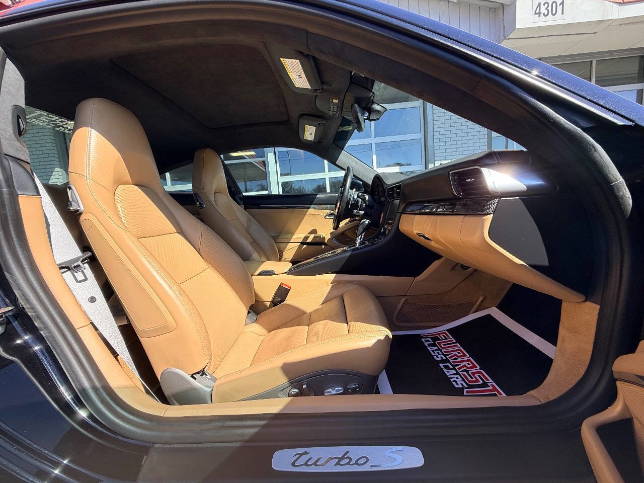 Used 2015 Porsche 911 Turbo S image 33