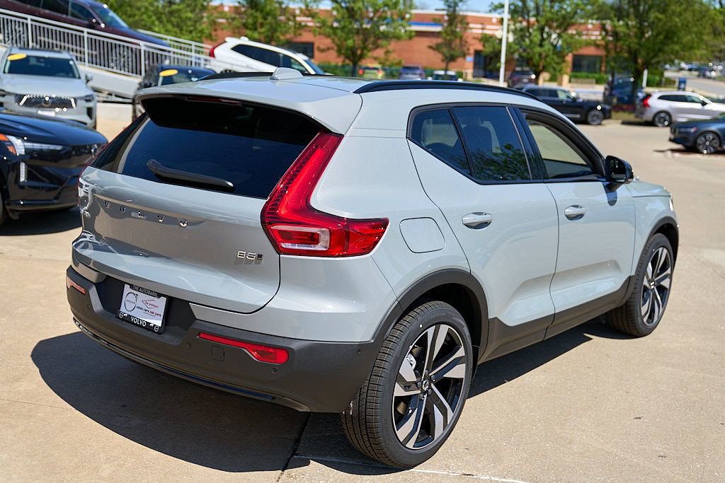 New 2026 Volvo XC40 B5 Plus w/ Climate Package AWD/4WD image 9
