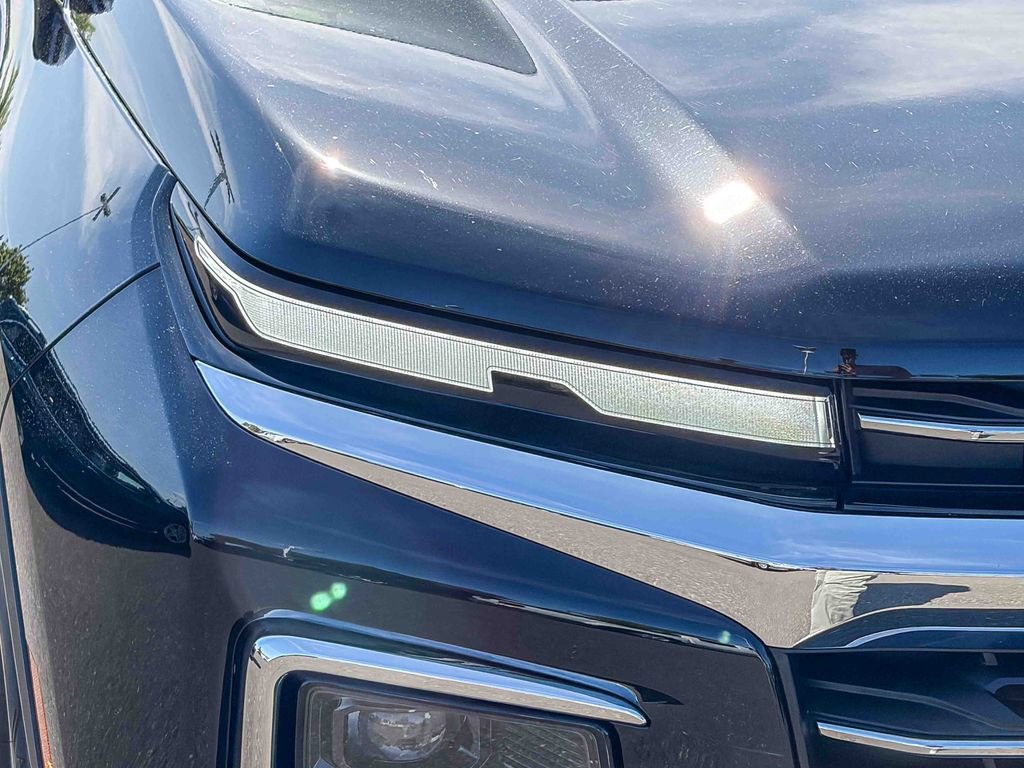 Used 2024 Chevrolet Traverse LT w/ Enhanced Driving Package image 7