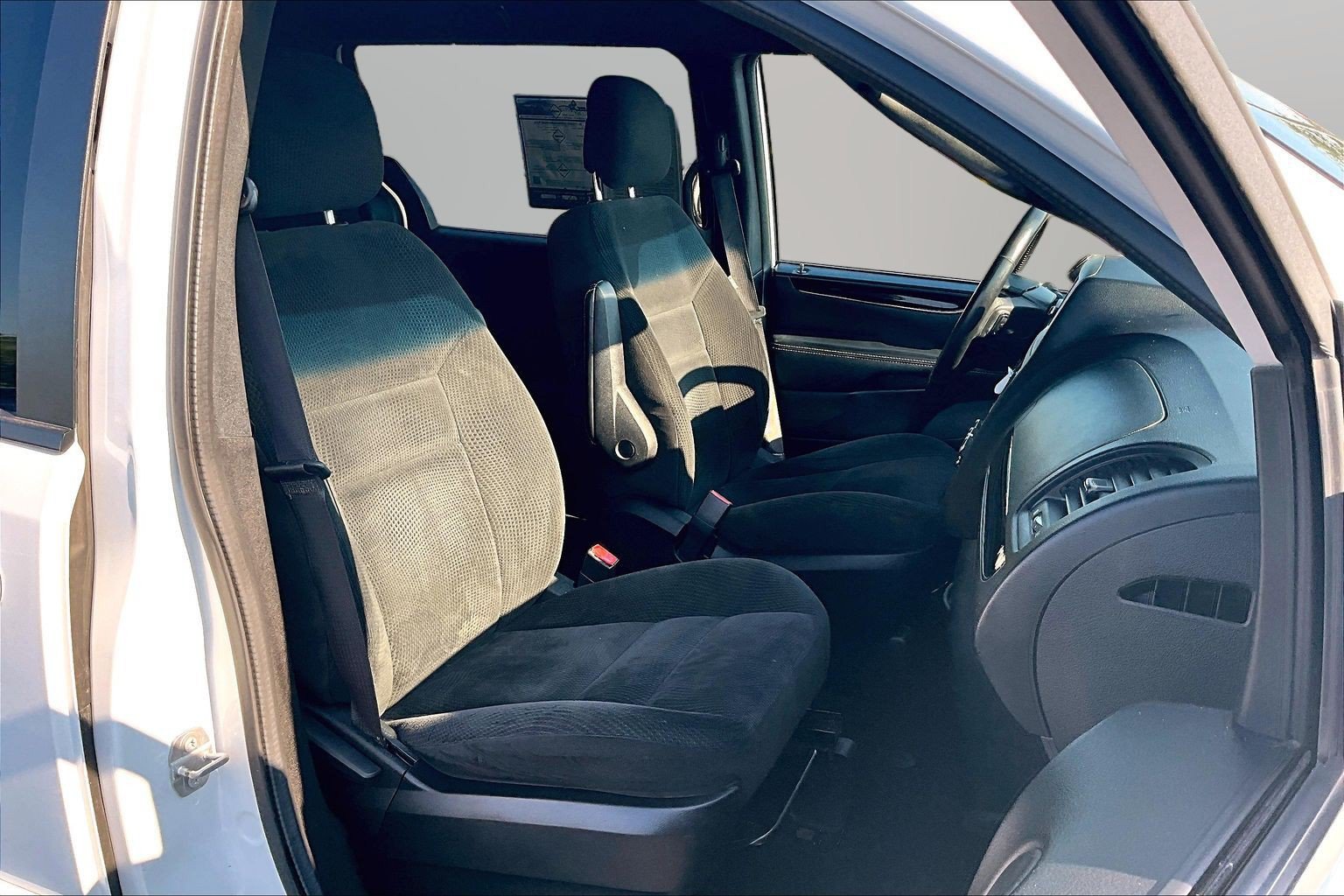 Used 2017 Dodge Grand Caravan SE FWD image 7
