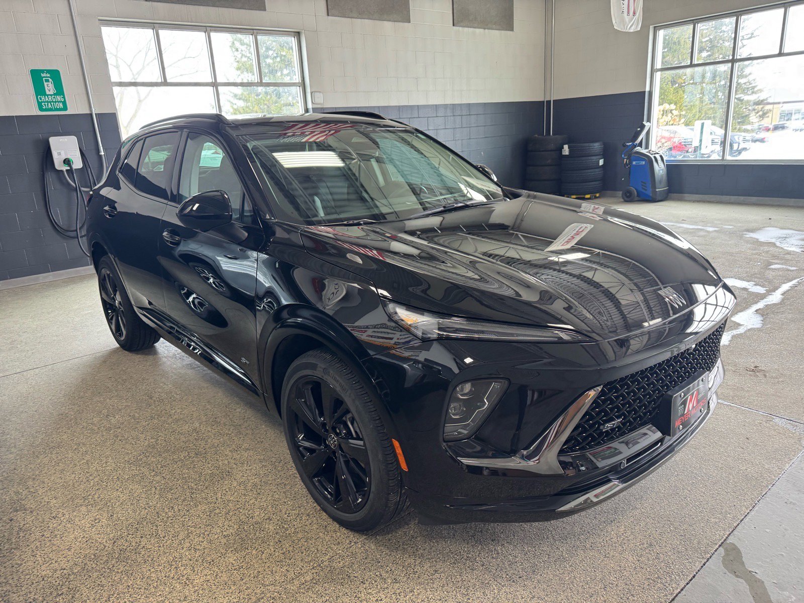 Used 2024 Buick Envision Sport Touring image 3