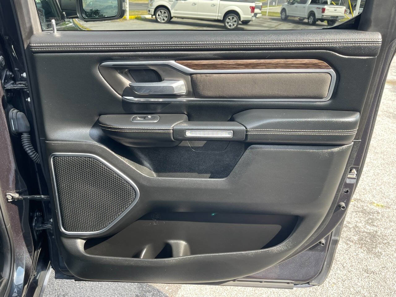 Used 2019 RAM 1500 Laramie image 37