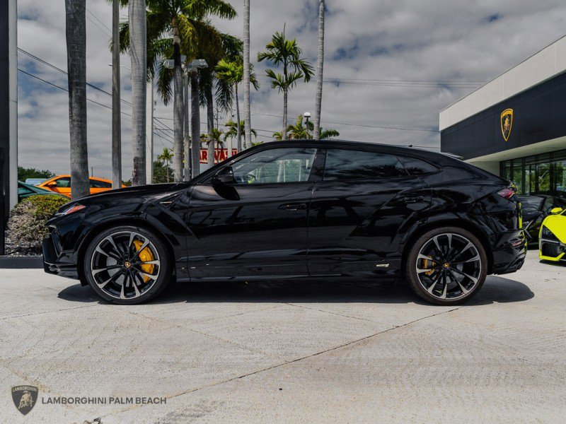 Used 2024 Lamborghini Urus S image 2