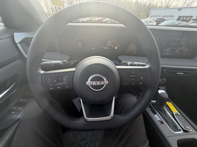 Used 2025 Nissan Kicks SV AWD/4WD image 17