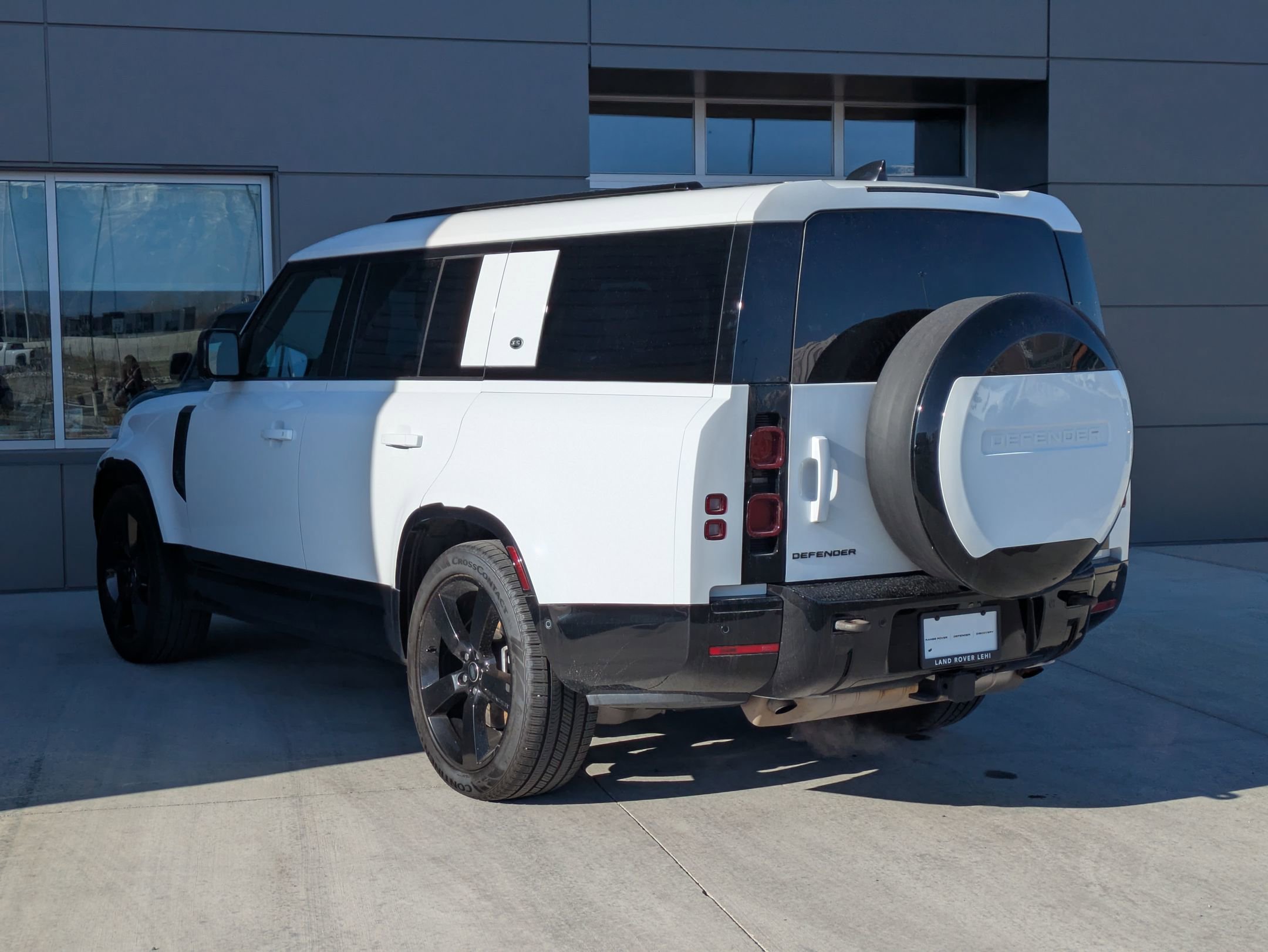 Used 2024 Land Rover Defender 130 X-Dynamic SE image 8