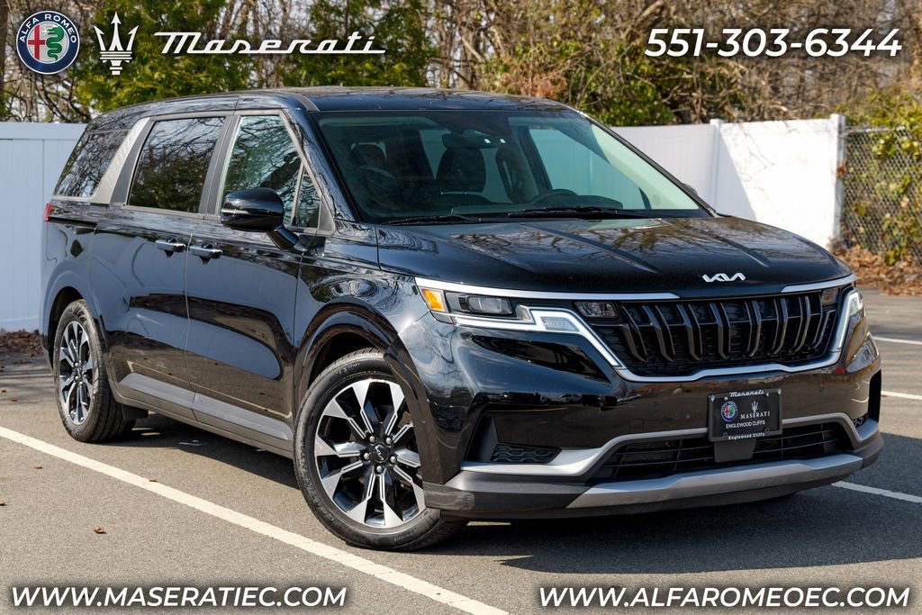 Used 2024 Kia Carnival EX image 1