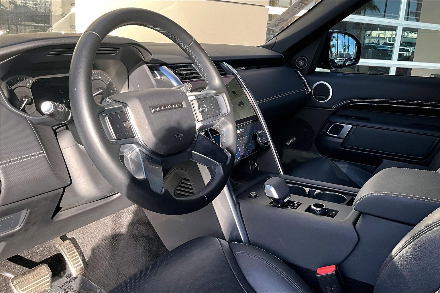 Used 2023 Land Rover Discovery S R-Dynamic image 13