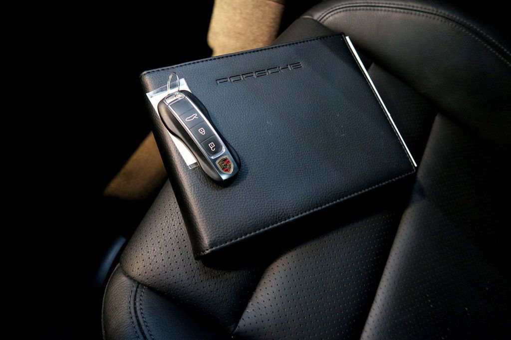 Used 2022 Porsche 911 Carrera image 30