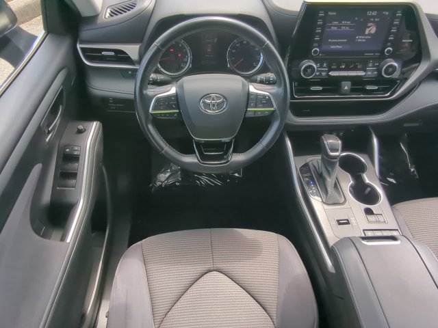 Used 2021 Toyota Highlander LE FWD image 15