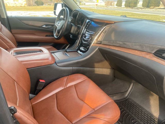 Used 2018 Cadillac Escalade Premium Luxury image 24