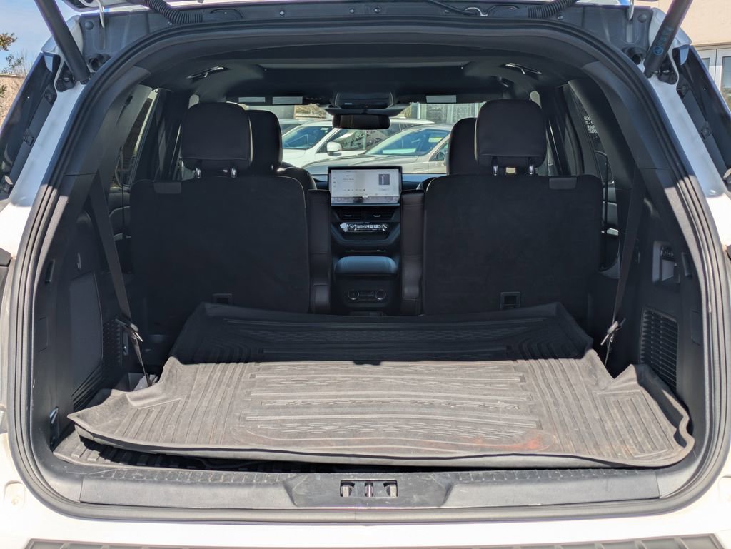 Used 2025 Ford Explorer Platinum image 13