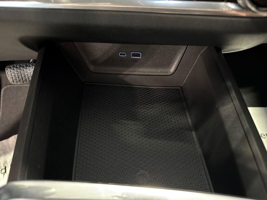 New 2026 Chevrolet Equinox LT w/ Convenience Package II FWD image 21
