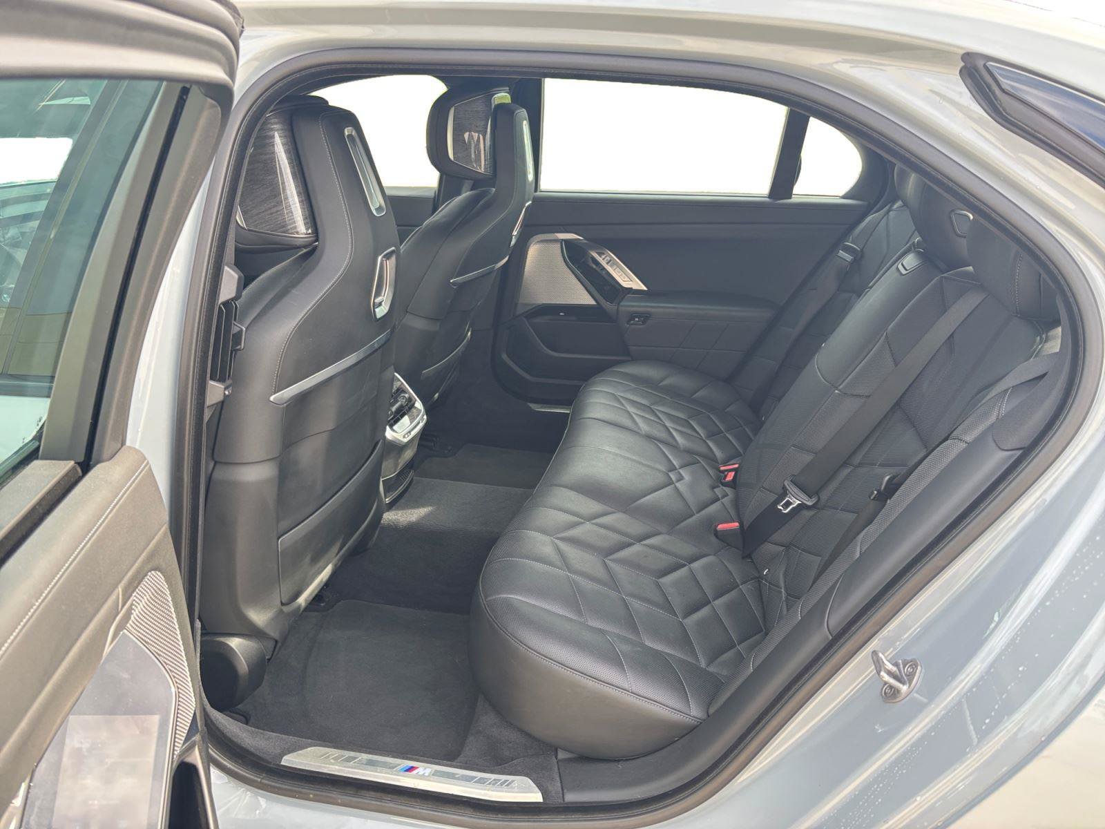 Used 2023 BMW 760i xDrive AWD/4WD image 23