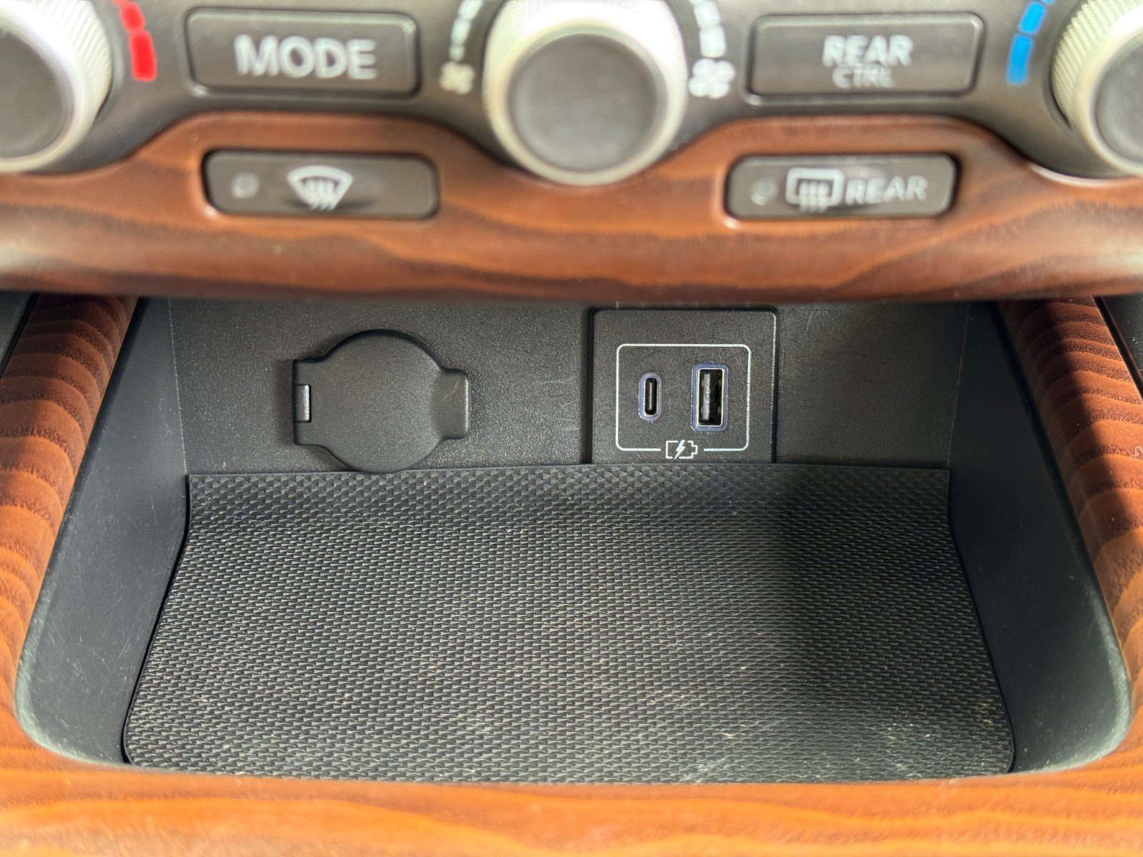 Used 2020 Nissan Pathfinder Platinum FWD image 28