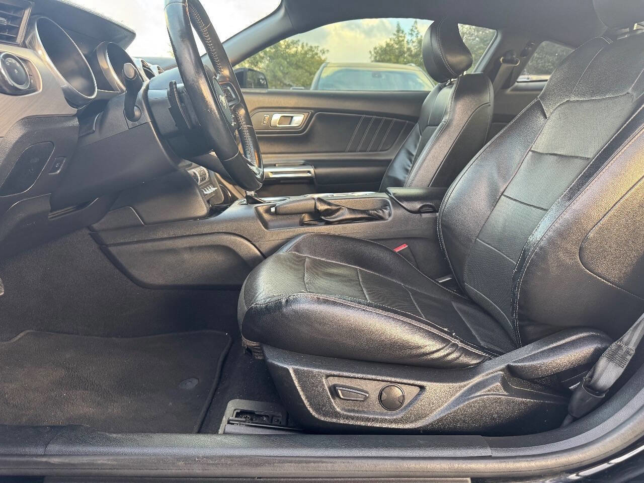 Used 2020 Ford Mustang Premium image 10