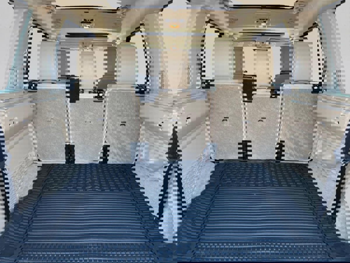 Used 2016 Land Rover LR4 HSE LUX image 42