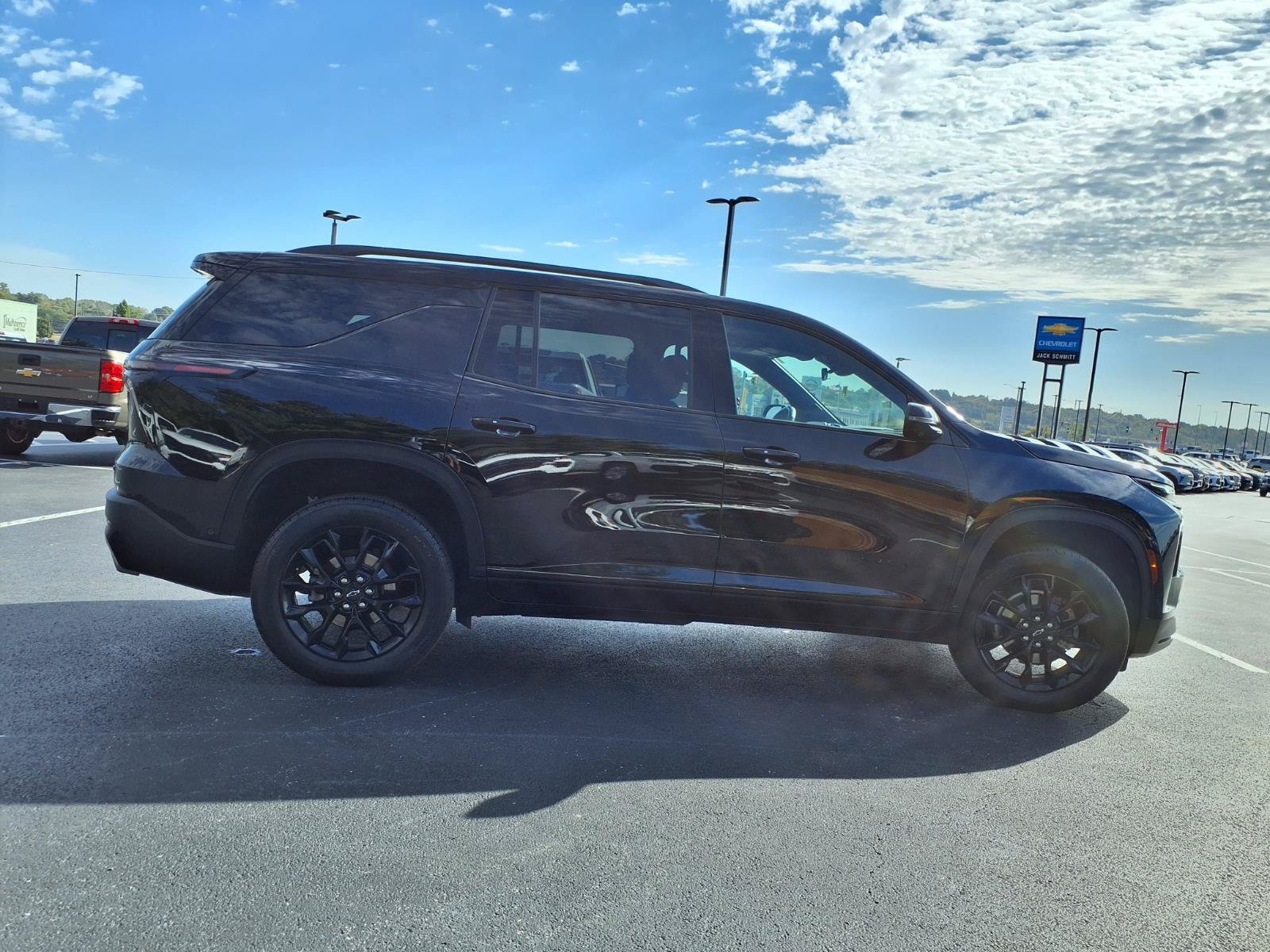 Used 2024 Chevrolet Traverse LT w/ Enhanced Driving Package FWD image 32