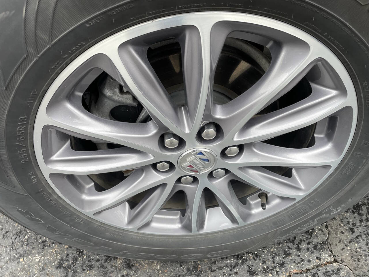 Used 2024 Buick Enclave Essence image 11