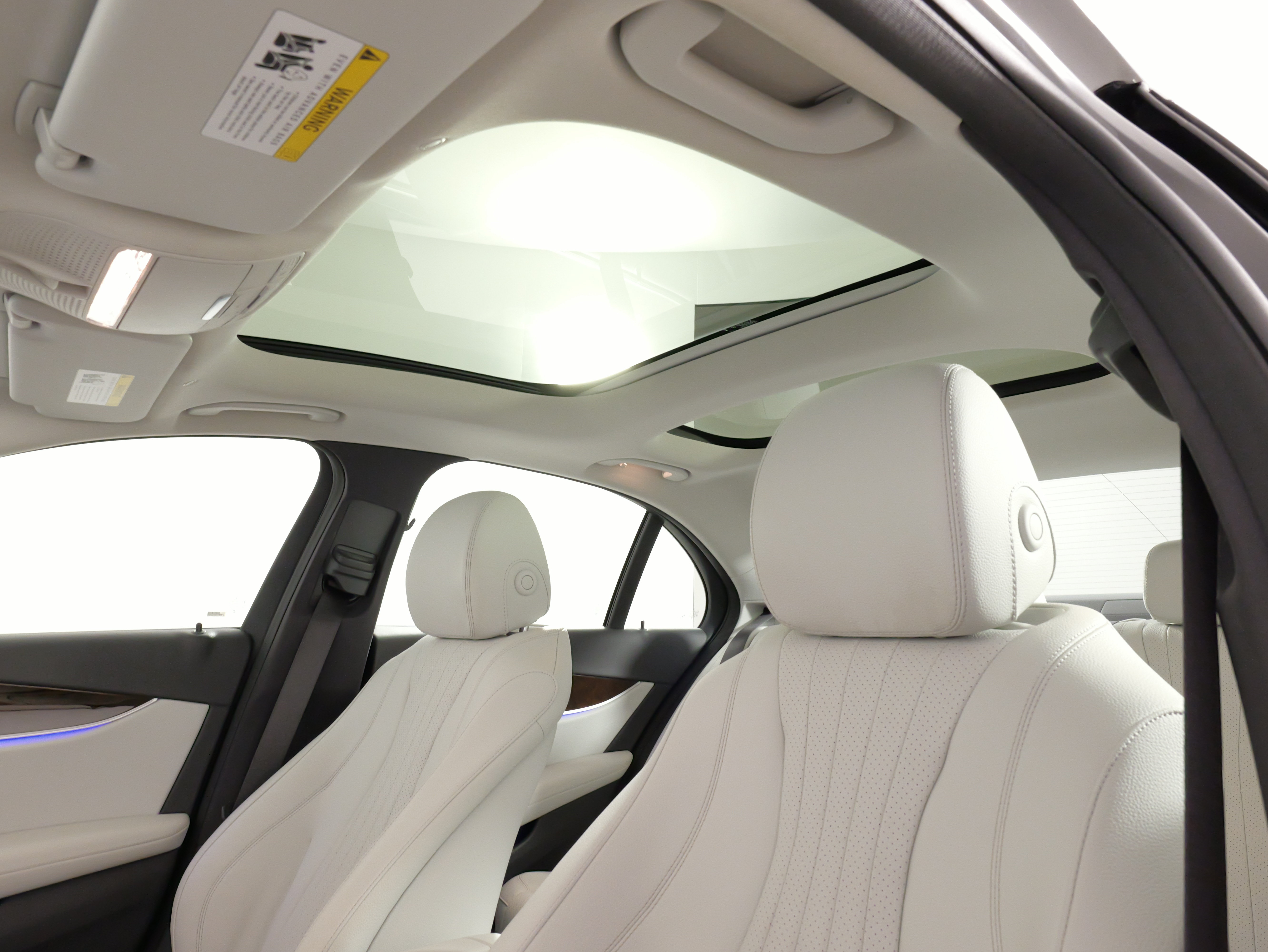 Used 2023 Mercedes-Benz E 350 4MATIC Sedan image 33