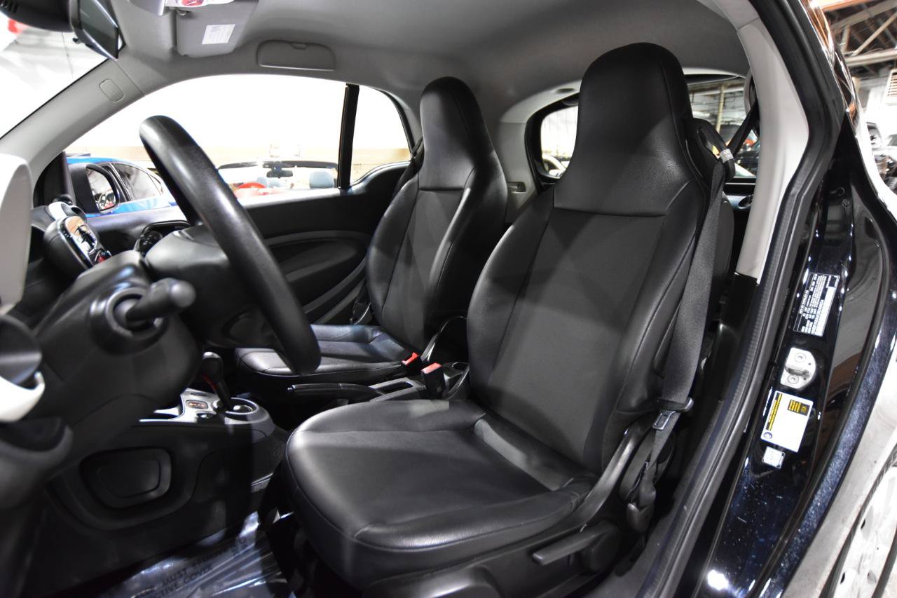Used 2016 smart fortwo pure RWD image 22