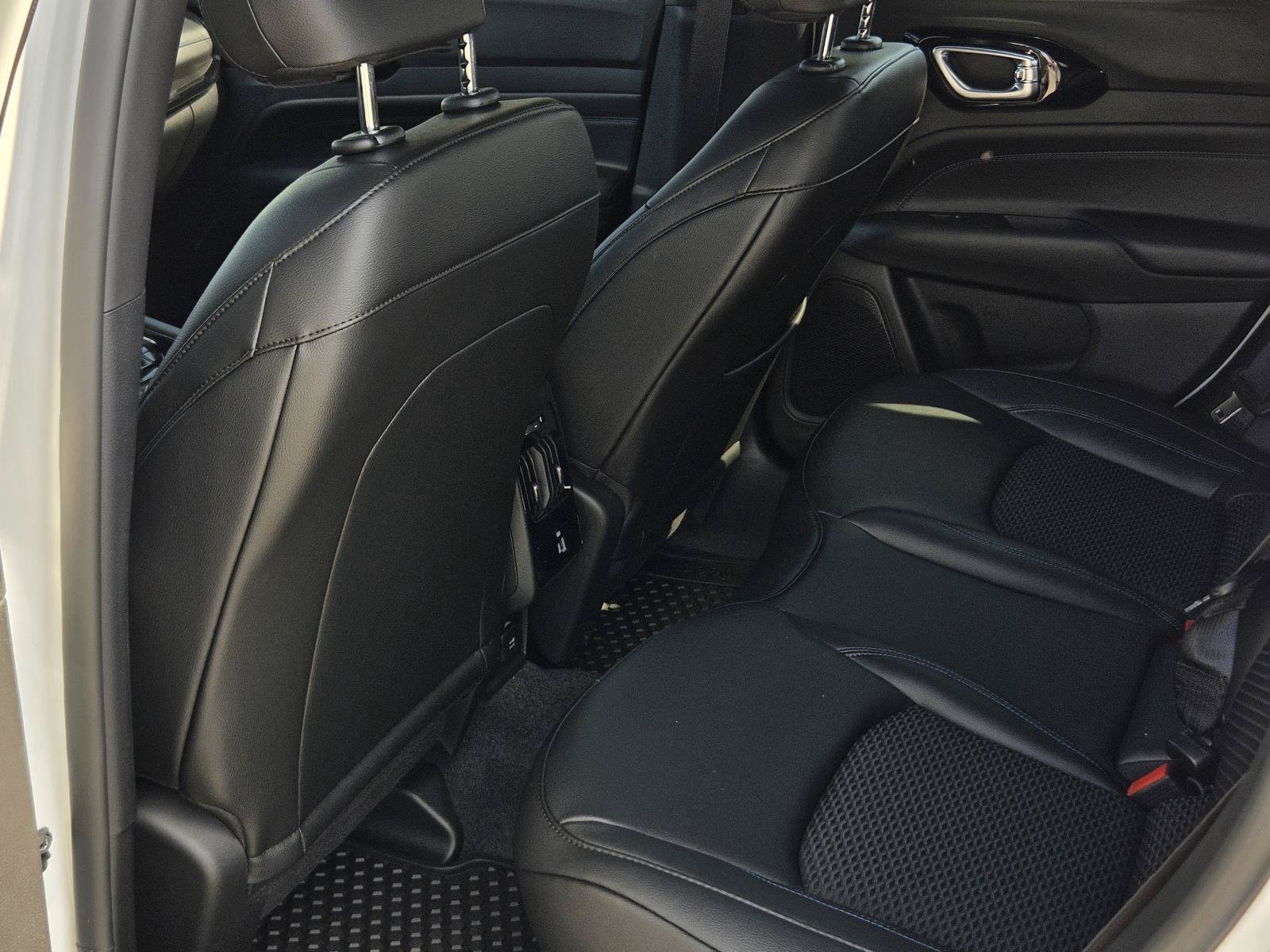 New 2026 Jeep Compass Latitude AWD/4WD image 29