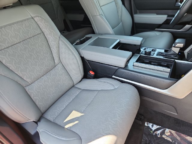 Used 2025 Toyota Sequoia Limited w/ Tow Technology Package AWD/4WD image 11