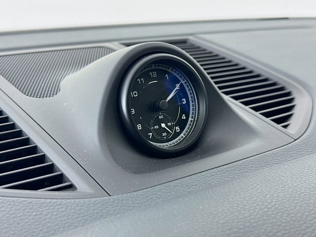 Certified 2025 Porsche Macan image 17
