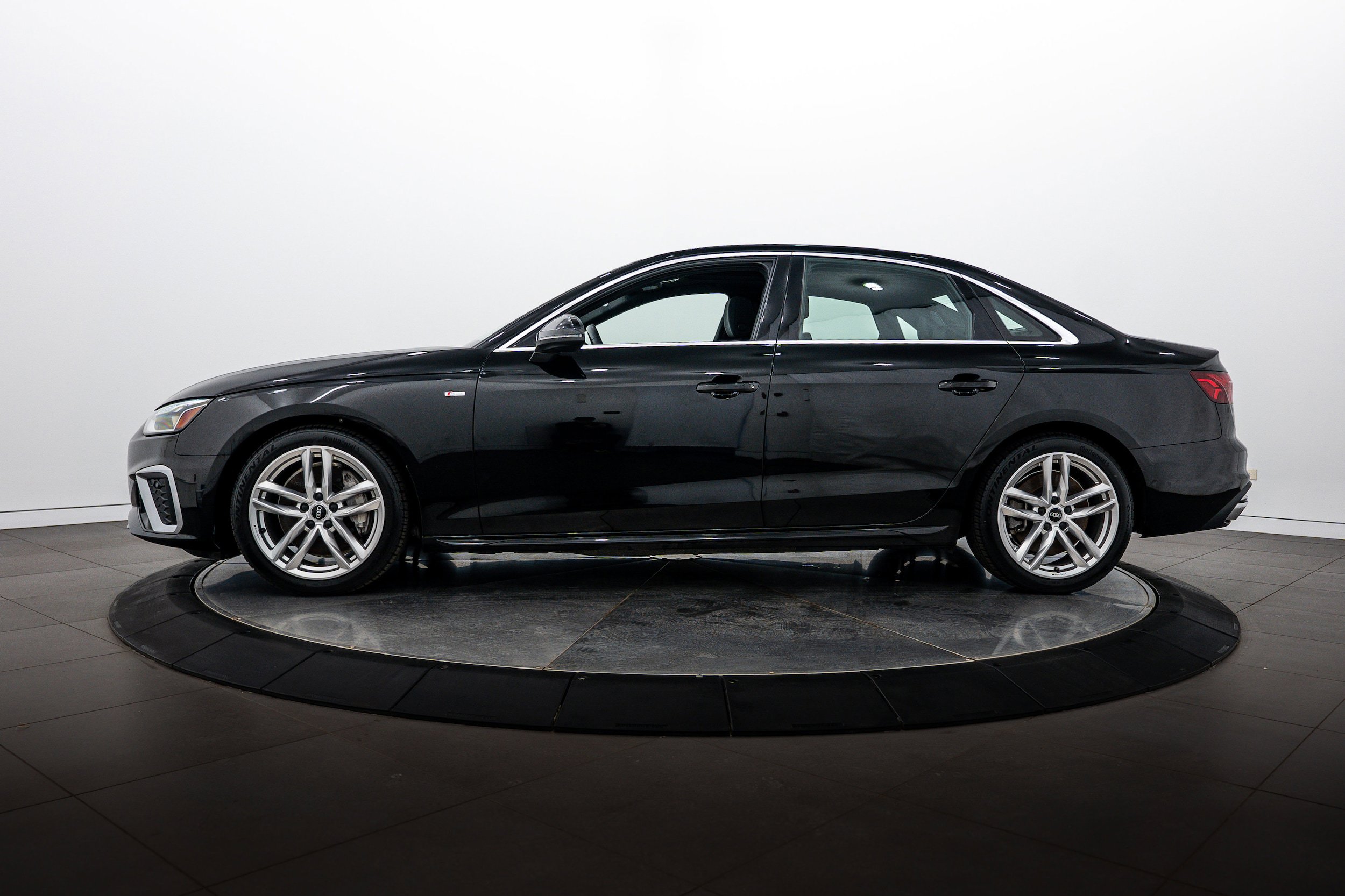Used 2022 Audi A4 2.0T Premium Plus w/ Premium Plus Package AWD/4WD image 6