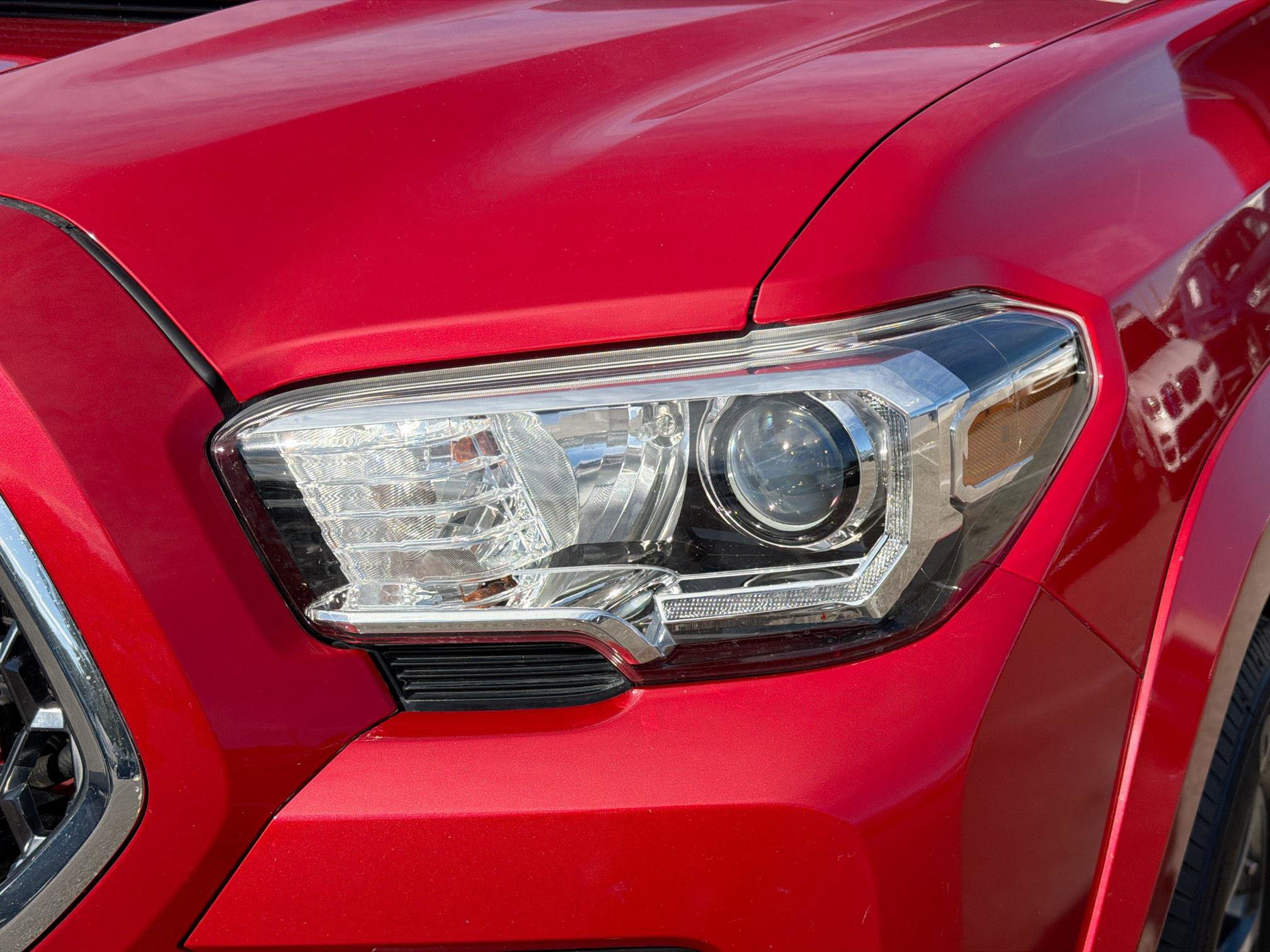 Used 2019 Toyota Tacoma Limited image 9