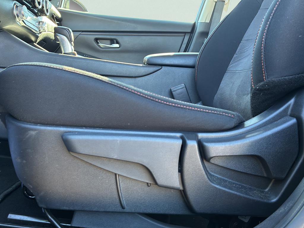 Used 2025 Nissan Sentra SR FWD image 19