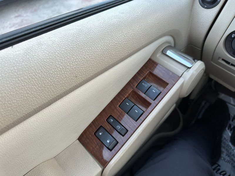 Used 2006 Ford Explorer Eddie Bauer RWD image 21