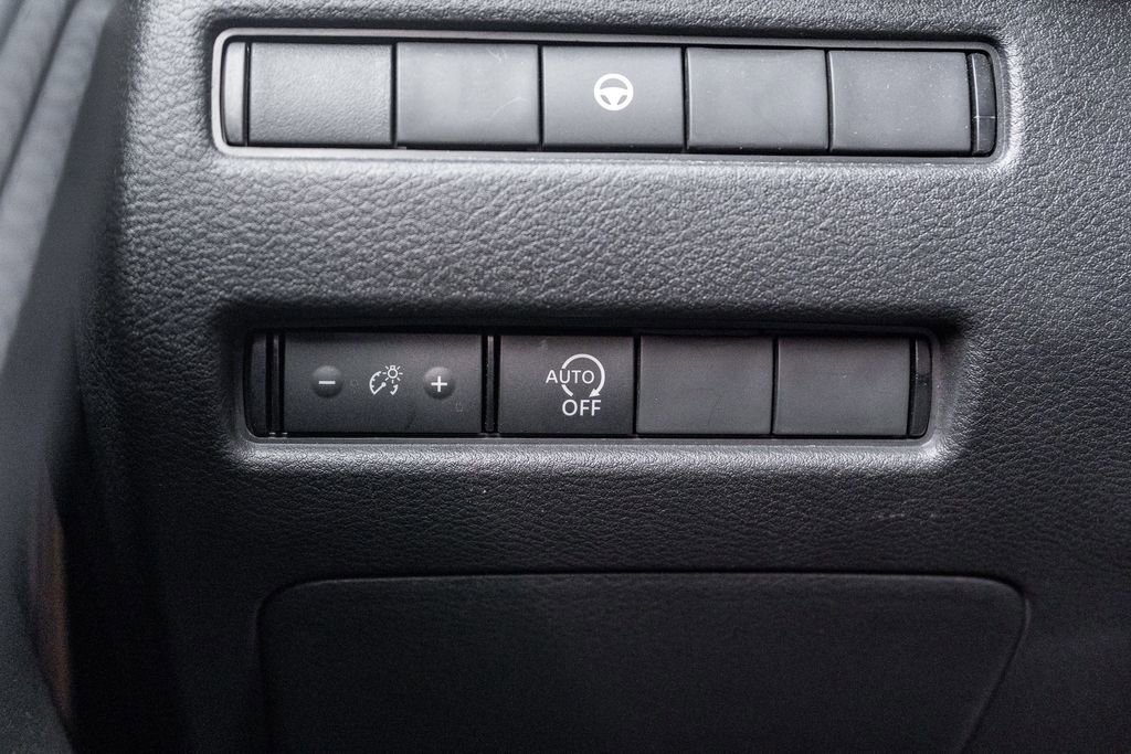 Used 2023 Nissan Rogue SV image 21