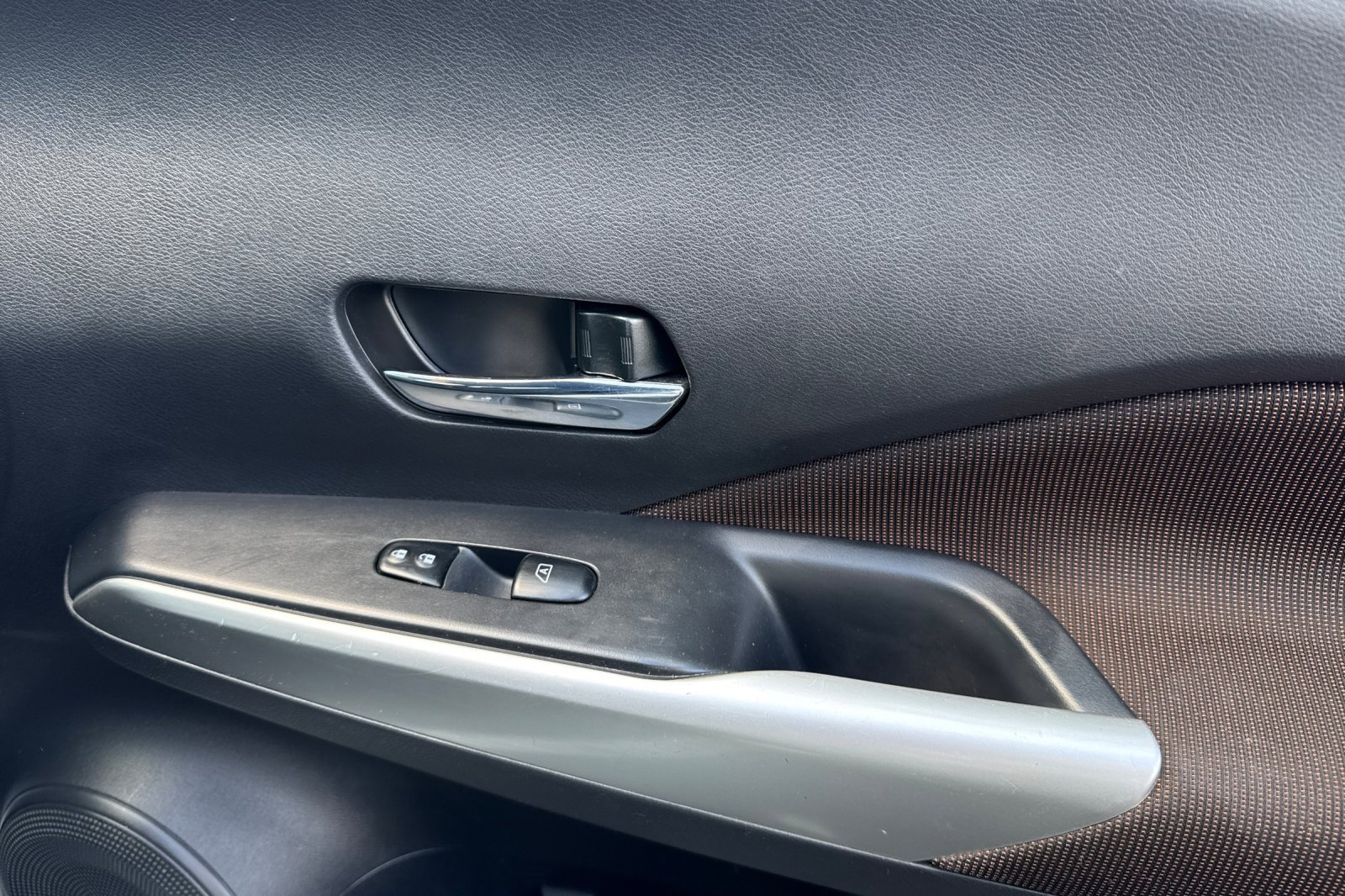 Used 2020 Nissan Kicks SR image 18