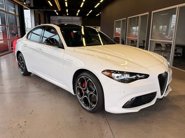 Used 2024 Alfa Romeo Giulia Veloce image 5