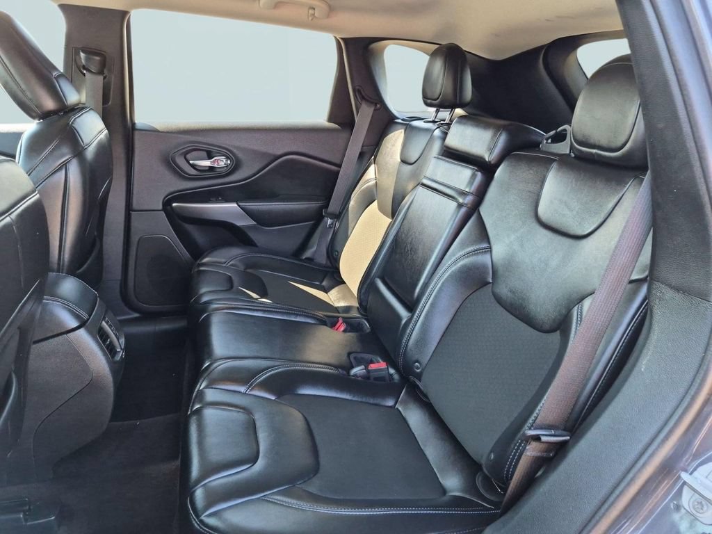 Used 2019 Jeep Cherokee Latitude Plus FWD image 23