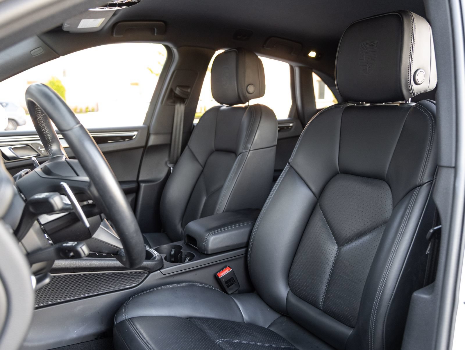 Certified 2023 Porsche Macan S AWD/4WD image 5