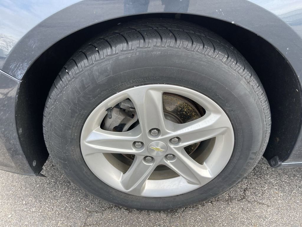 Used 2019 Chevrolet Malibu LS image 2