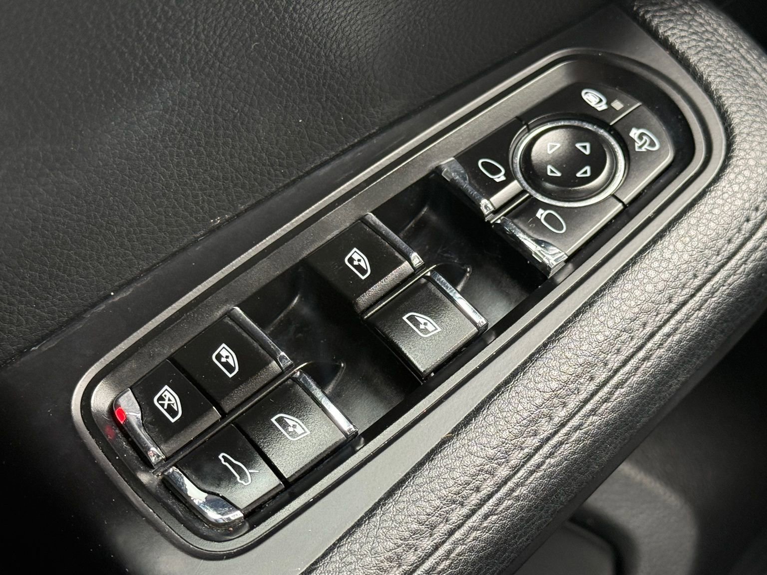 Used 2018 Porsche Macan Sport Edition image 28