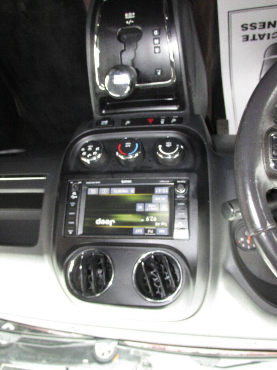 Used 2014 Jeep Patriot Latitude FWD image 52