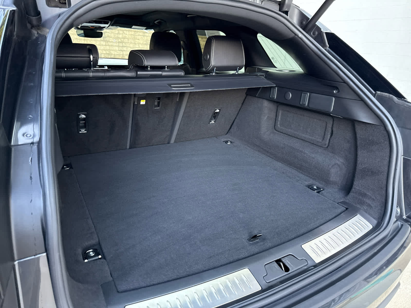 Certified 2023 Land Rover Range Rover Velar R-Dynamic S image 17